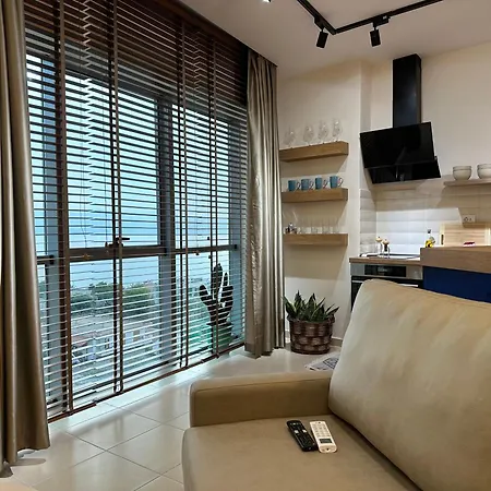 아파트 Serene And Spacious With Stunning Views