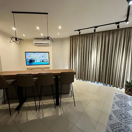Serene And Spacious With Stunning Views 아파트 Vlorë