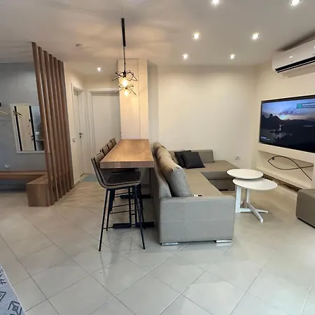 Serene And Spacious With Stunning Views Vlorë