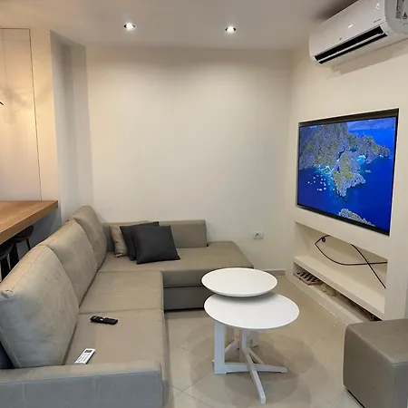 Serene And Spacious With Stunning Views Vlorë