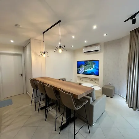 아파트 Serene And Spacious With Stunning Views