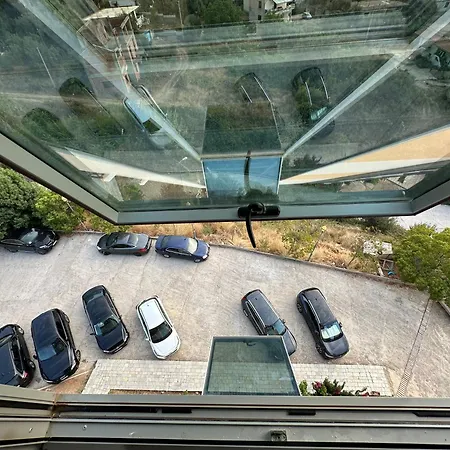 Serene And Spacious With Stunning Views 아파트